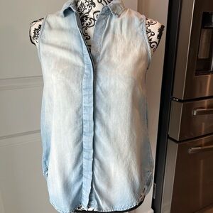 cloth & stone Faded Chambray Blue Sleeveless Shirt. XS